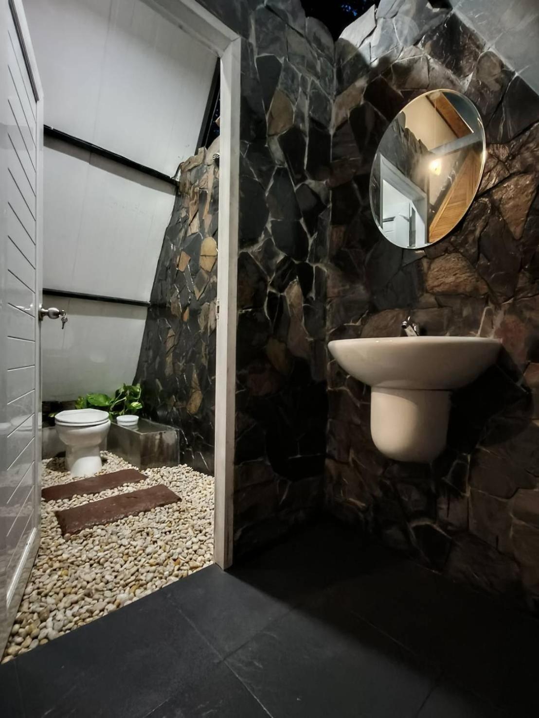 Homestay Oasis Forest Garden